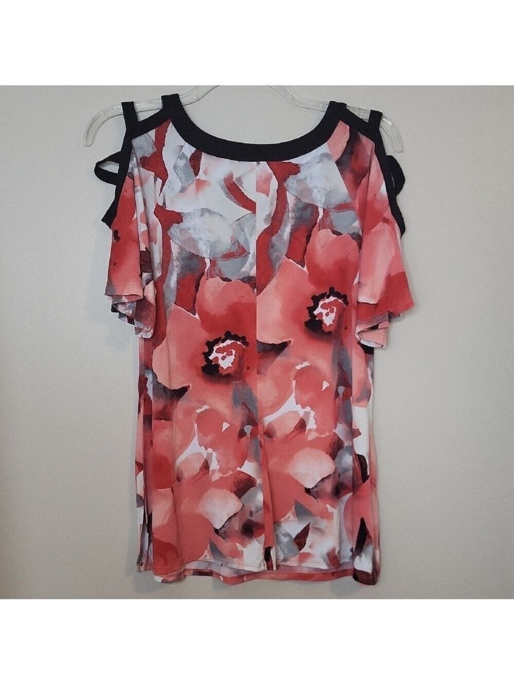 Outfit Potential: Chic Women's Floral Blouse in Red and Black | BB-Dsst0126 - Picture 4 of 5